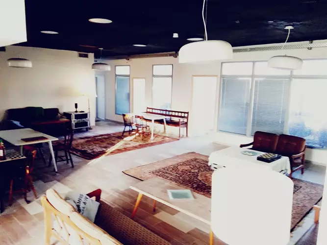 שיפוץ מתחם עבודה משותף